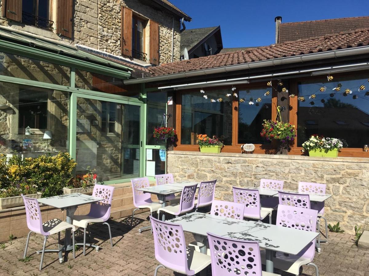 Auberge A La Vieille Cure Arandas Bagian luar foto
