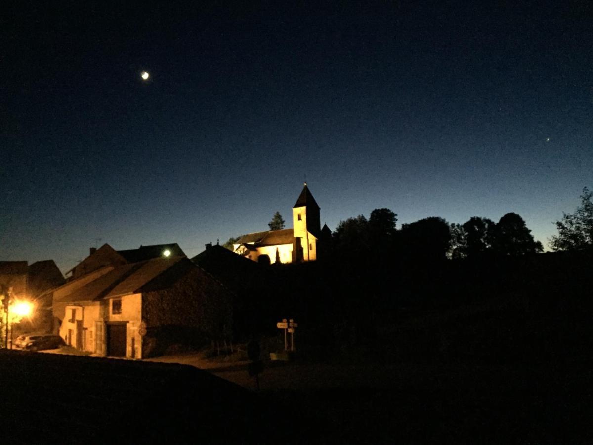 Auberge A La Vieille Cure Arandas Bagian luar foto